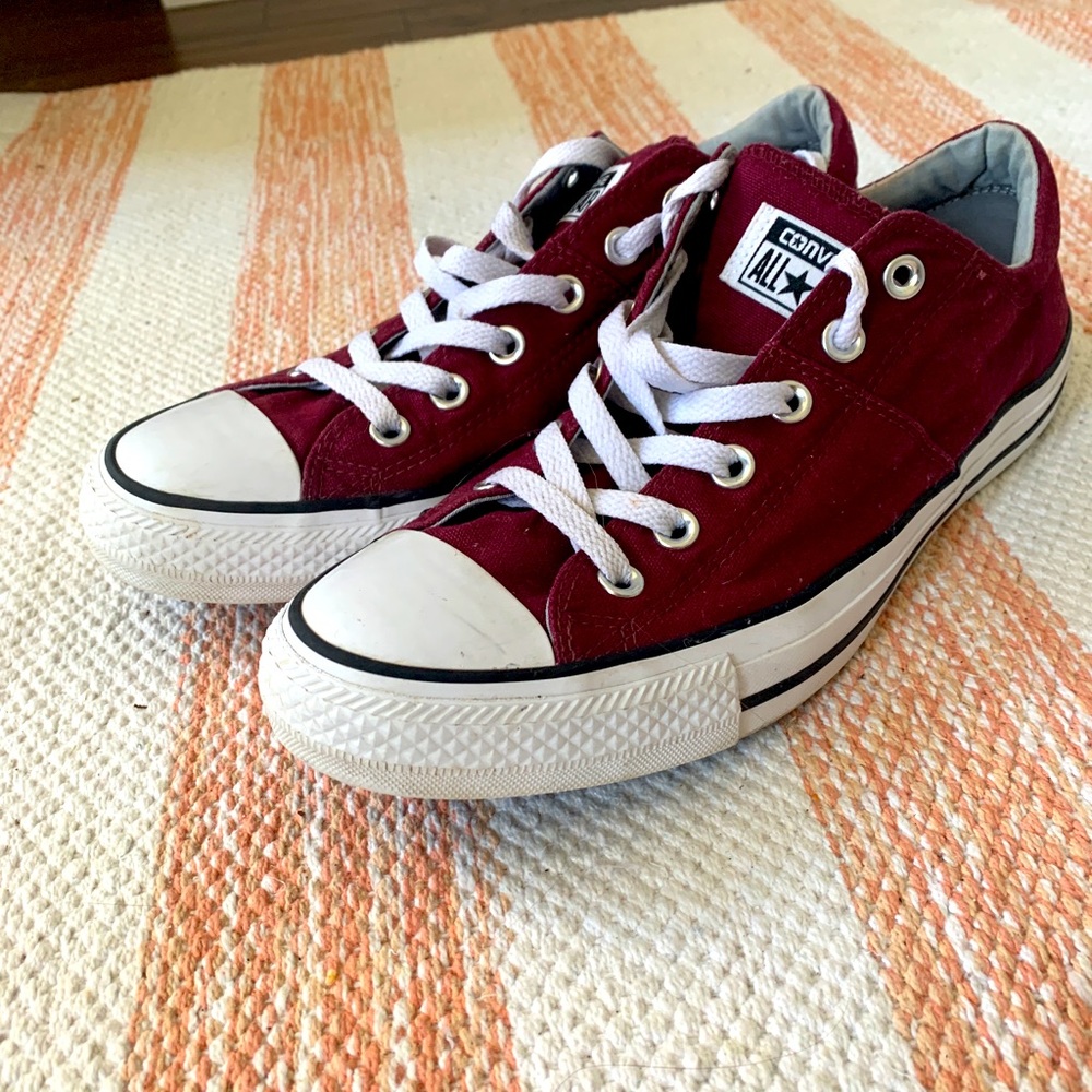 Converse sneakers maroon.